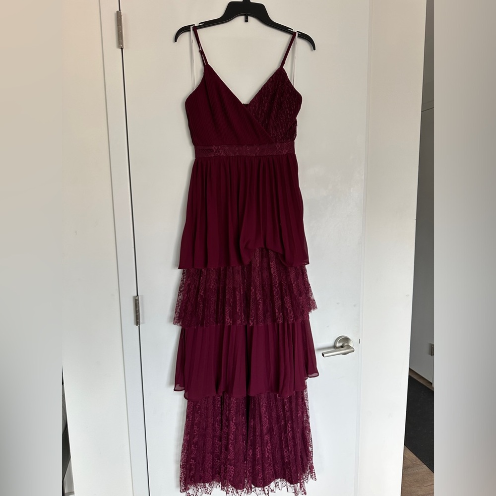 Lulus long dress- good for formal events. Like new, used only once. Size:XS